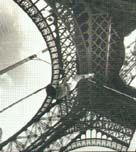 Jean Galfione sous lma tour Eiffel